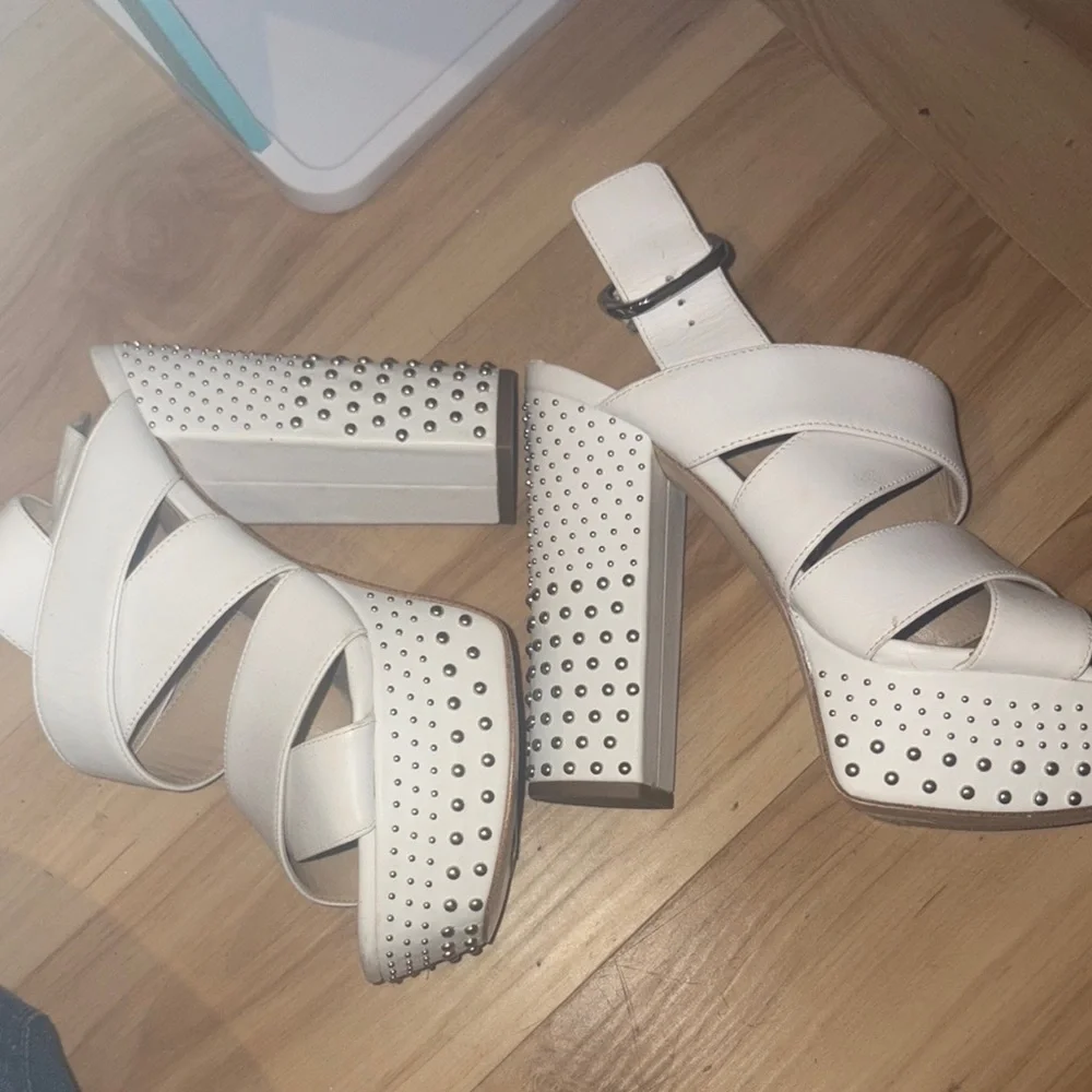 Michael Kors White Studded Platform Heels Size 5